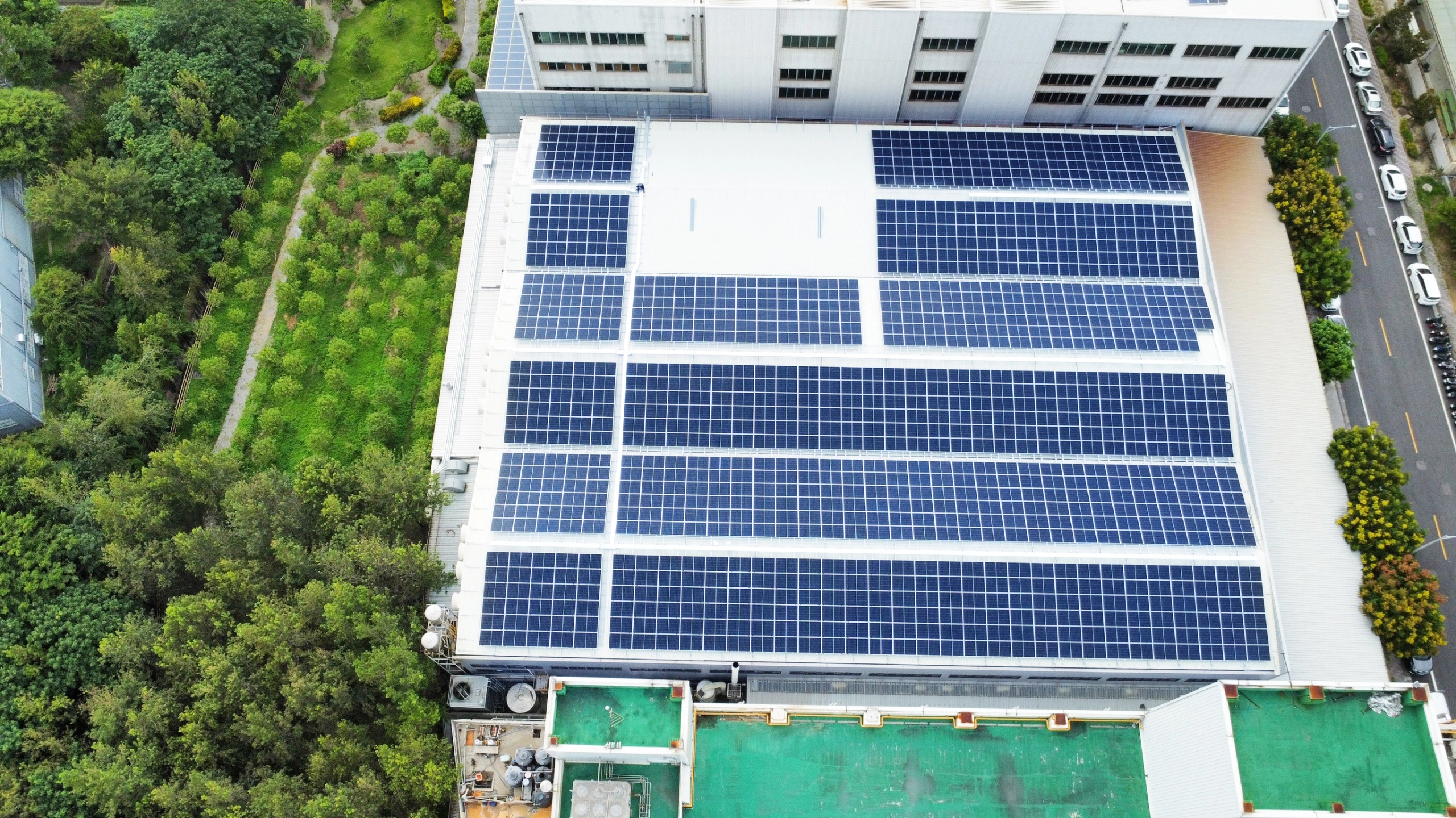 台中神岡屋頂型太陽能案場 450kW