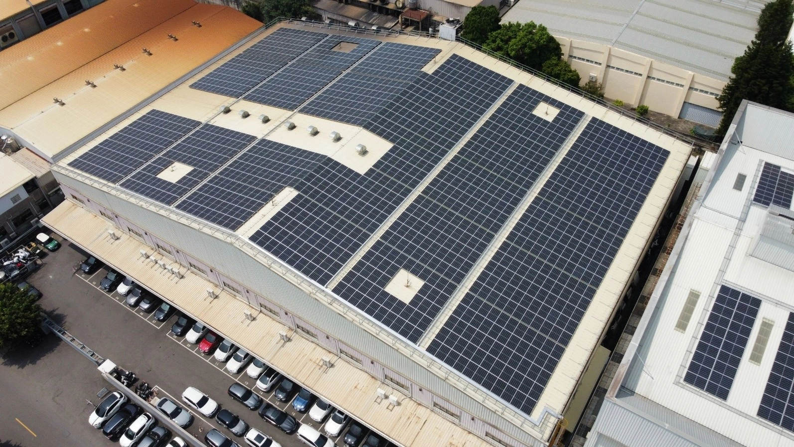 台中西屯屋頂型太陽能案場 499kW